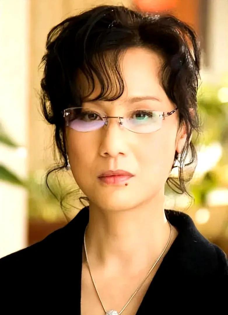 朱媛媛、李建群、马勇，三位知名演艺界人士，均因癌症离世，且都具有嘴角痣的共同特征