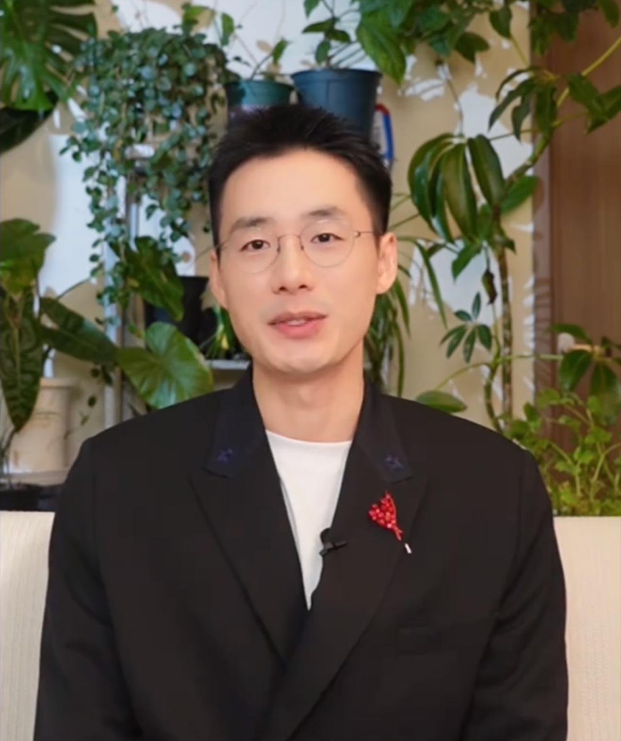 顿顿离开东方甄选关于以后的工作计划还是选择了董宇辉同样的路，凭借着一股闯劲顿顿能