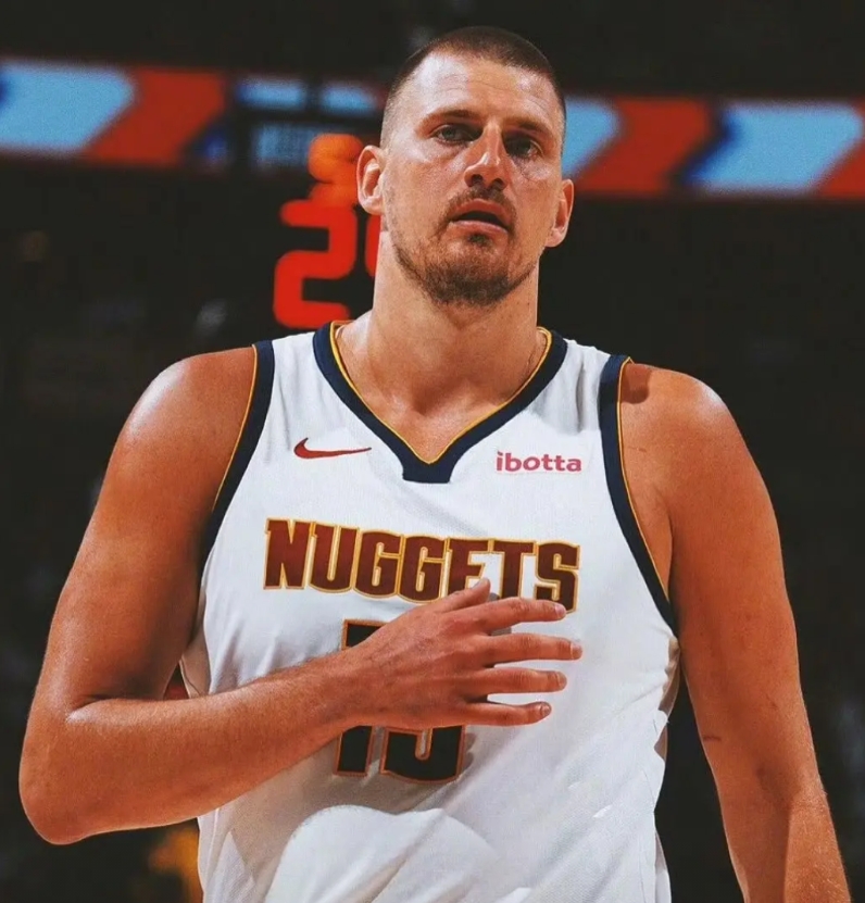 有一说一，今日爱德华兹和约基奇根本不在一个级别！！
约基奇：本场出战42分钟，投