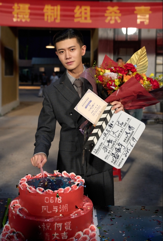 任嘉伦《风与潮》杀青，五湖四海的粉丝相聚，画面很震撼！