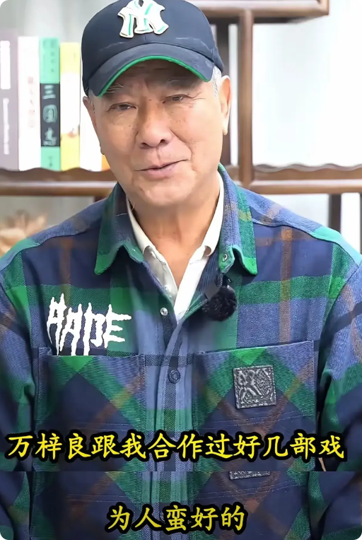 李修贤都说了，大家别去嘲笑万梓良在酒吧卖唱！万梓良又没偷没抢，他不过是凭借自己的