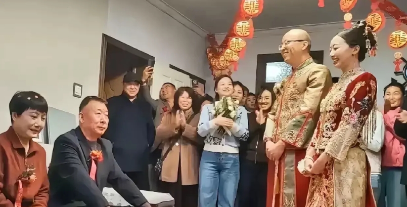 江苏，有一名女子跟妈妈去舅舅家参加表姐的婚礼，女子跟妈妈本来以为，表姐是大学本科