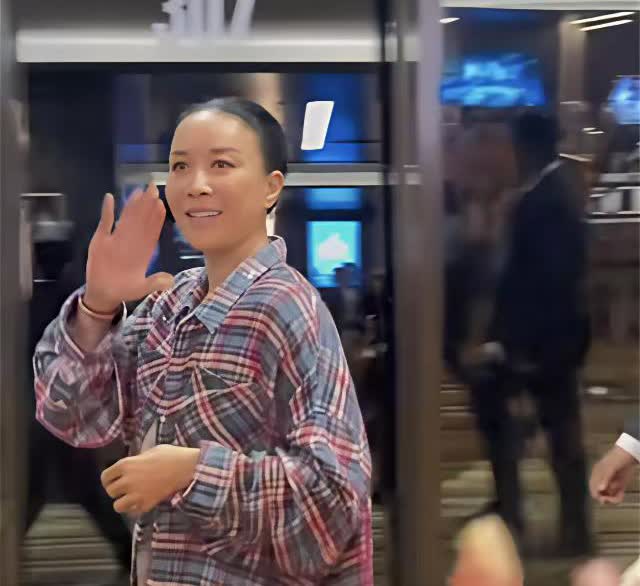 那英的好命也到头了！

曾经的辉煌转身到如今的大妈形象！

都被刀郎的一