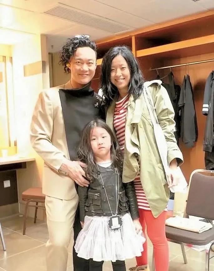 陈奕迅和徐濠萦的女儿突然杀疯了！陈康堤居然要出道当歌手了，还发了新歌《doll》