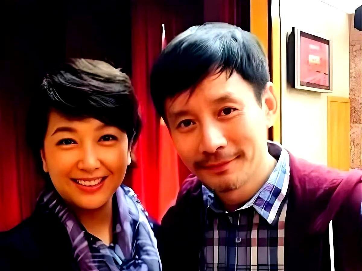 江珊这二婚真是嫁对人咯！
现任老公现在把她当宝似的，走哪都黏着不放。
之前对前妻