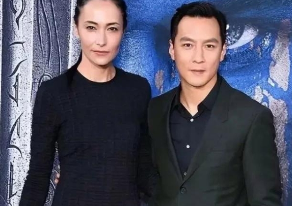 吴彦祖凌晨高调发文！
5月28日凌晨十二点四十分，吴彦祖人在美国高调发文祝妻子生