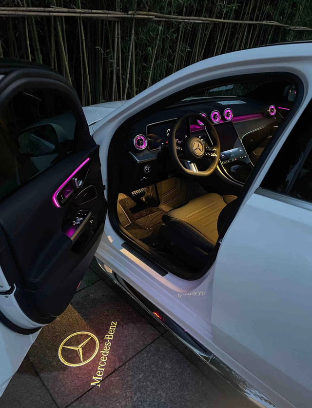 最心动的还是外观/致奔驰C260
这台车大家应该已经很熟悉了吧，因为不少人已经提