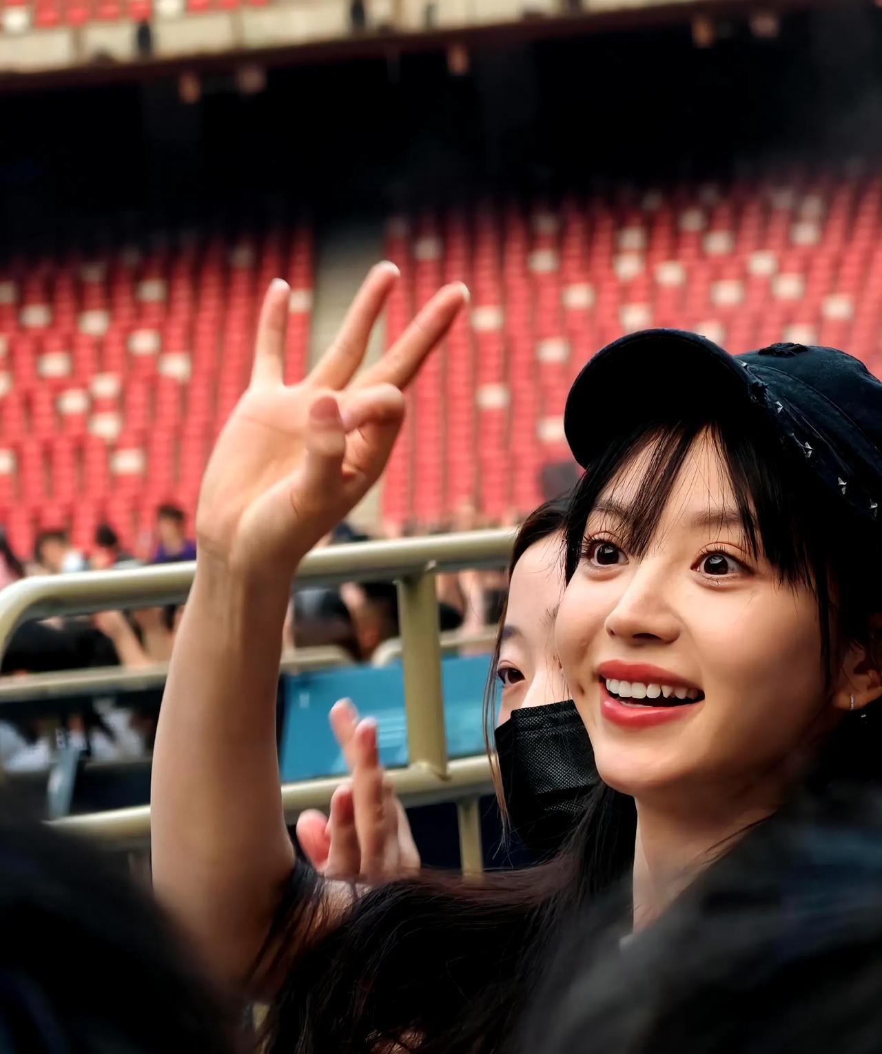 #曦薇看林俊杰演唱会#
哦莫莫！家薇去看林俊杰演唱会啦，玩得超开心[期待]
JJ