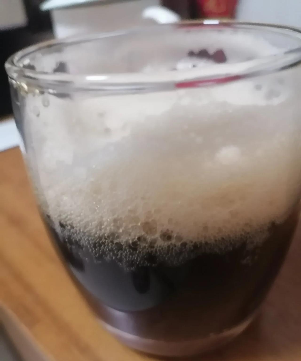 【半夜喝黑啤，有点儿上头】
老岳父的电视声响，动静太大了，好在我也已经睡了五个多