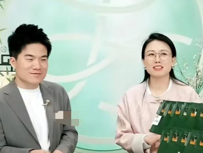 兰芝春序的爱生活、会生活原来是广大网友们给起的！
直播时潇潇透露，兰芝春直播第二