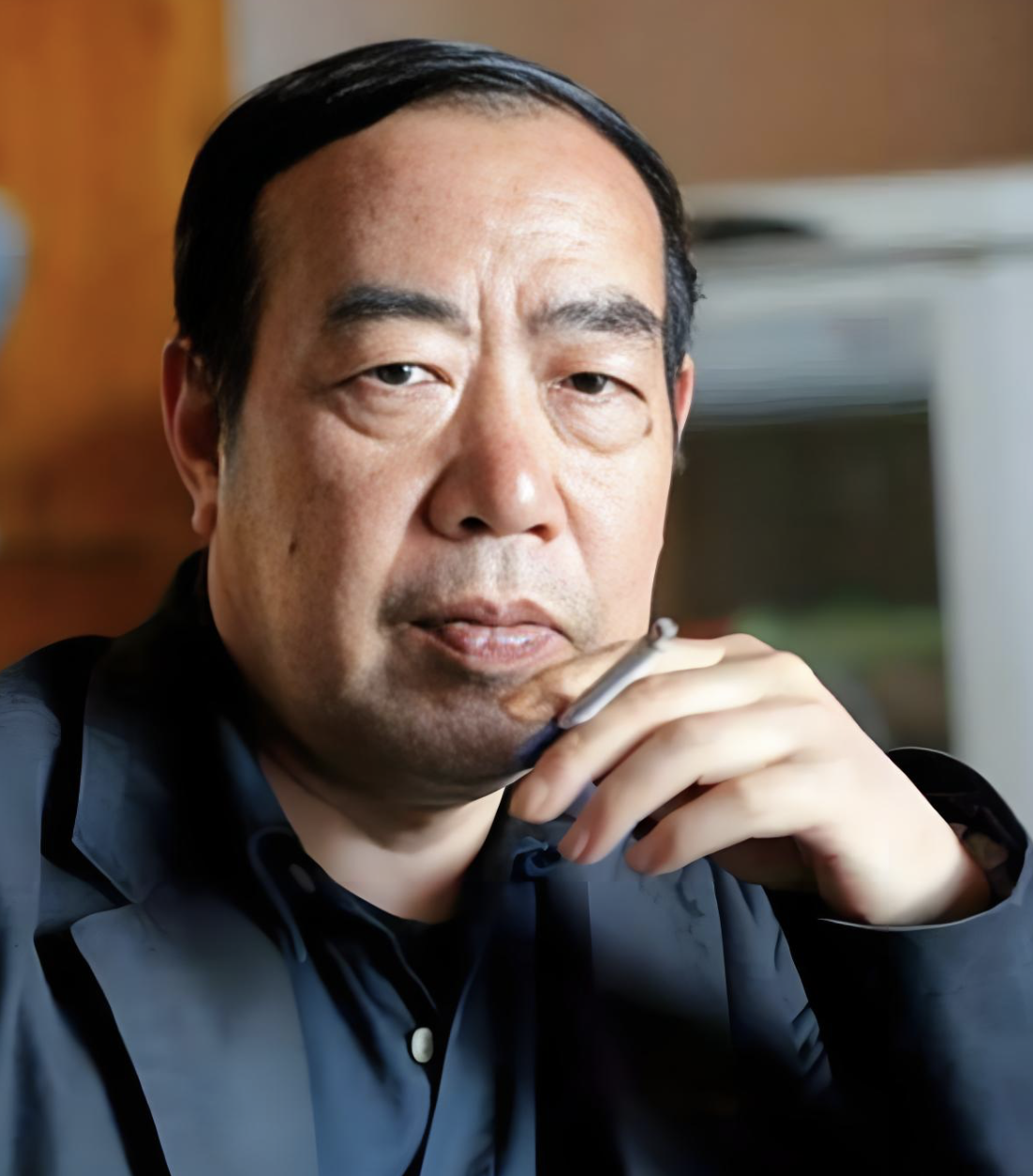 作家写饭局，居然写出本畅销书？
还两年四稿，可见对吃的研究之深。
书中说，通