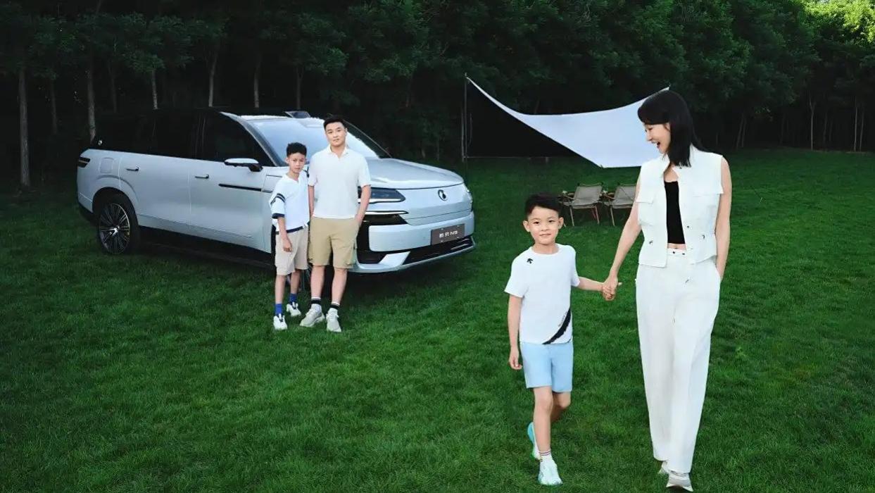 D9车主再进阶！奥运冠军王皓体验腾势N9，解密科技豪华新高度