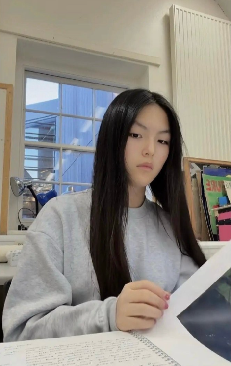 王诗龄晒英国读书日常，吃的是西餐，怪不得她那么胖，这是英国的一家顶级私立国际学校