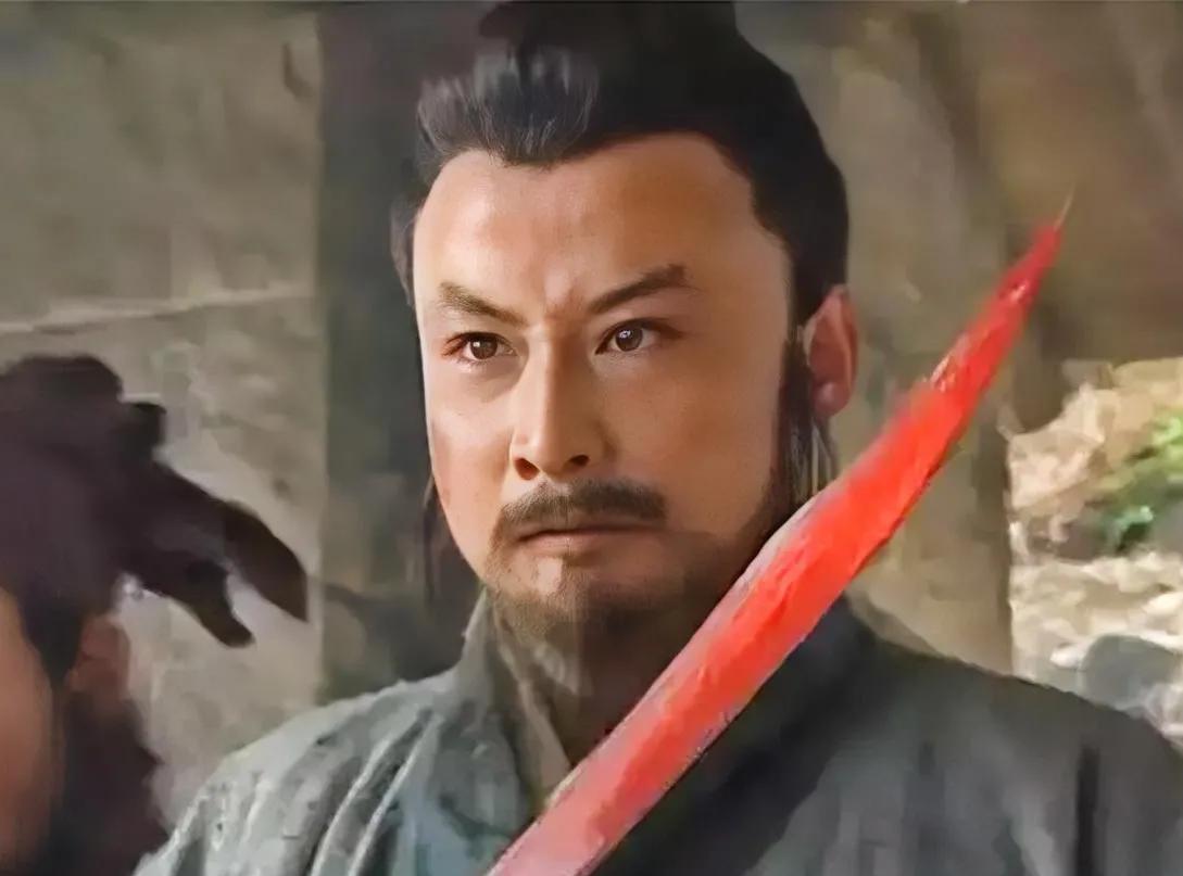 【忠义堂火并宋江】
宋江在酒桌上提出招安，武松忽然拍案而起，怒斥道：“今日也要招