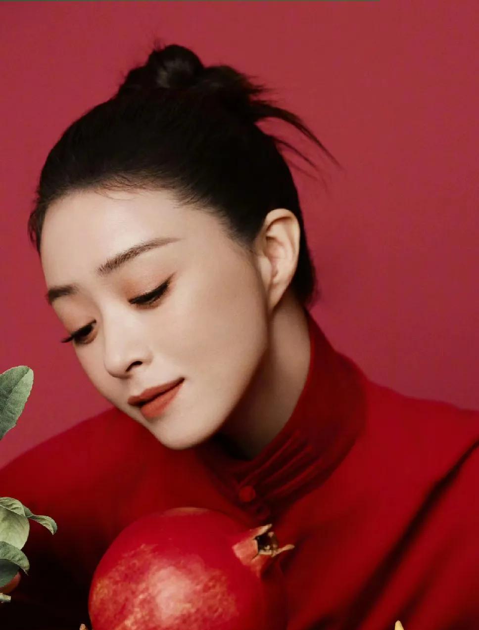 蒋欣，冲上热搜！
最近很低调的蒋欣，突然冲上热搜，这次不是因为新作品，而是因为她