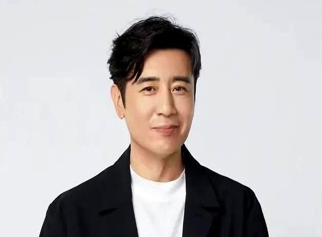 演员于和伟在饭店吃饭，消费334元，老板说抹零后收300元，于和伟同意了，就付了