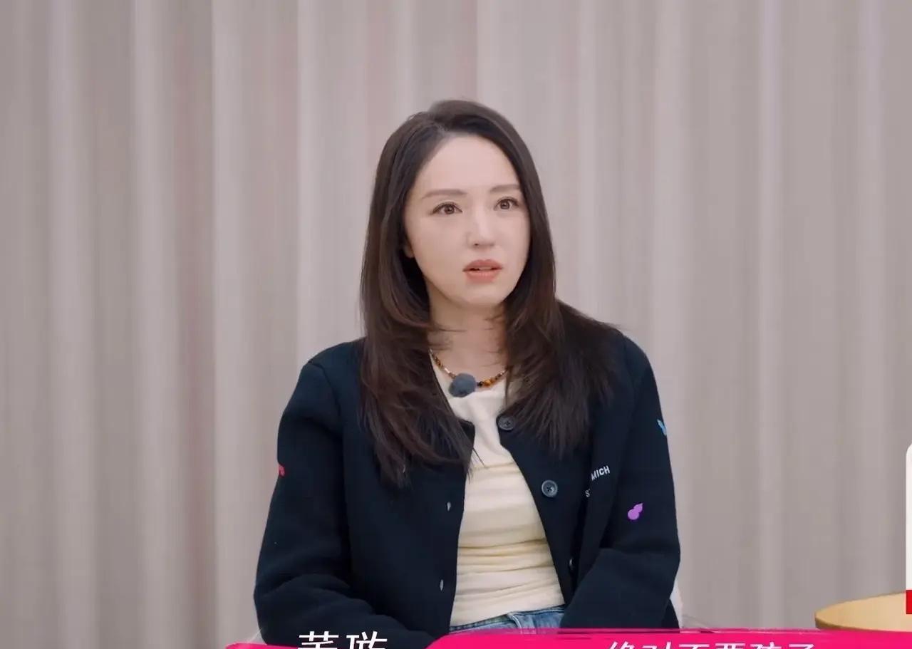 佟丽娅：“你怎么突然想起结婚了？”
董璇：“领证结婚都是张维伊提的。”
佟丽娅：