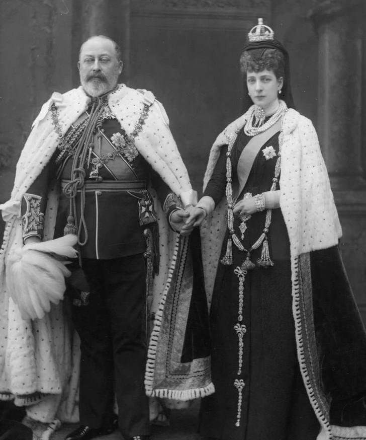 英国王室这对夫妻也挺有意思，爱德华七世那风流韵事真是数不清…
情妇换得比换季衣服