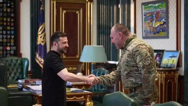 基辅上空出现一架“神秘飞机”，德国对导弹援助松口？俄军没拦住