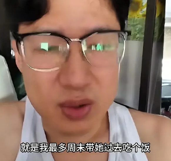 男子从不让老婆和自己妈接触，结婚十年相安无事，因公公摔伤住院，婆媳俩人加了微信，