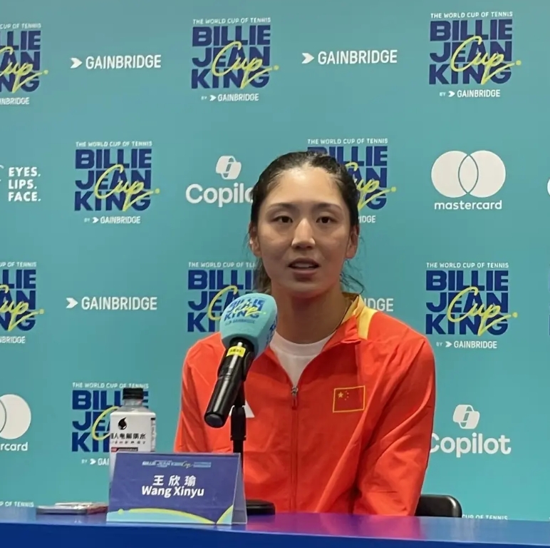 王欣瑜昨晚先赢后输到底哪方面欠缺一点，体能、心态、技术？
昨晚的深圳体育馆，可以