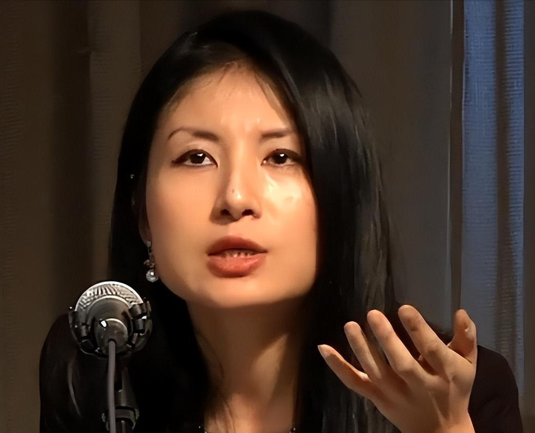 华裔记者抹黑中国求助国人











谁能想到，一个在美国叫嚣着“我痛
