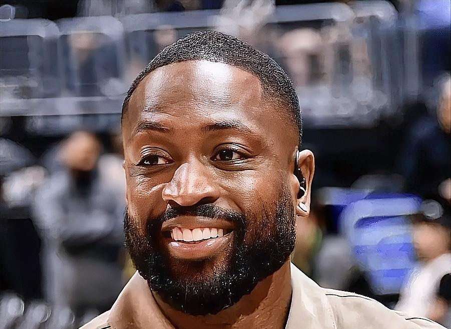 热火名宿韦德所言极是啊！
近日，韦德接受采访谈到雷霆球员亚历山大造犯规方式时说道