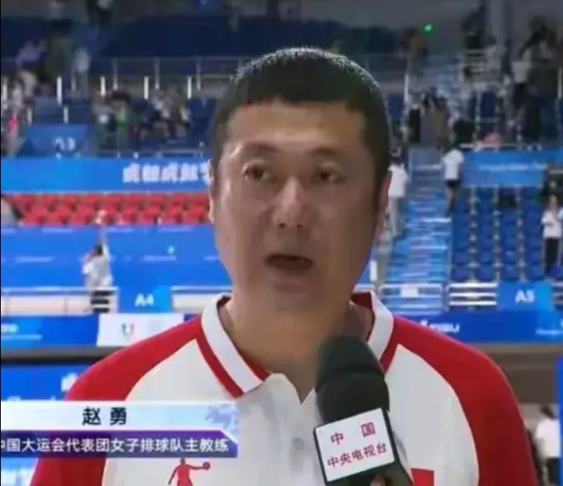 世锦赛上中国女排主教练，为什么一定要带上李盈莹（那怕她伤病并未痊愈）！为什么？