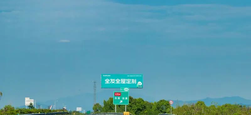 能保命的驾驶口诀！
口诀1：让速不让道
口诀2：转弯先看灯
口诀3：超车先