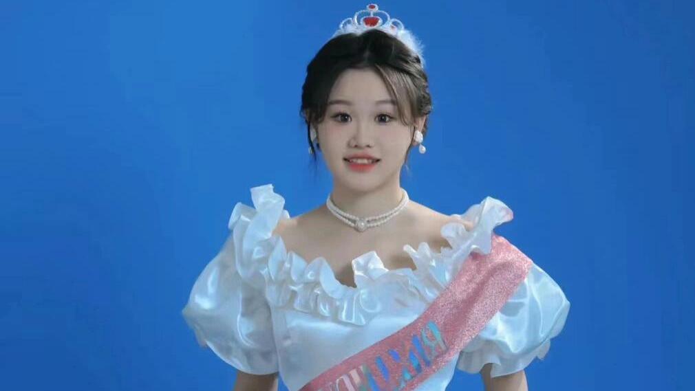 张家齐跳水训练：十米台向内翻腾两周半