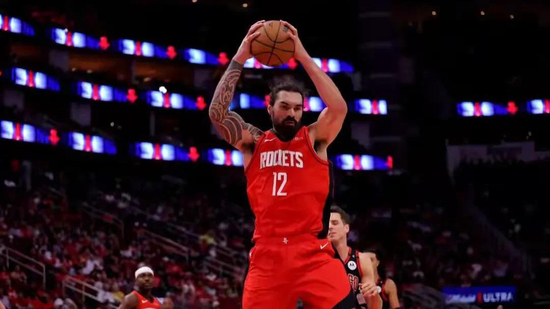 真香！火箭内线巨兽场均5个前场篮板，斯通留下他真是太对了！