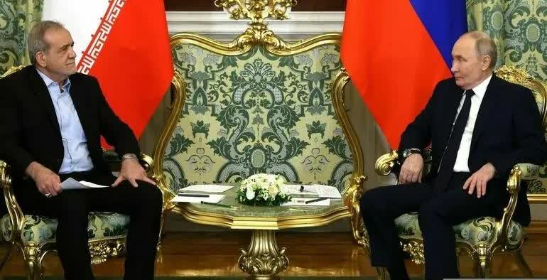 俄罗斯与伊朗两国领导人普京和佩泽什基扬商定，将在上海合作组织峰会期间于中国举行会