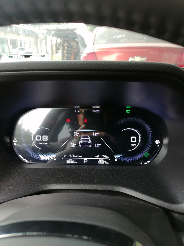 感觉还是比较省油
三分之一的城市路，三分之二的郊区快速路