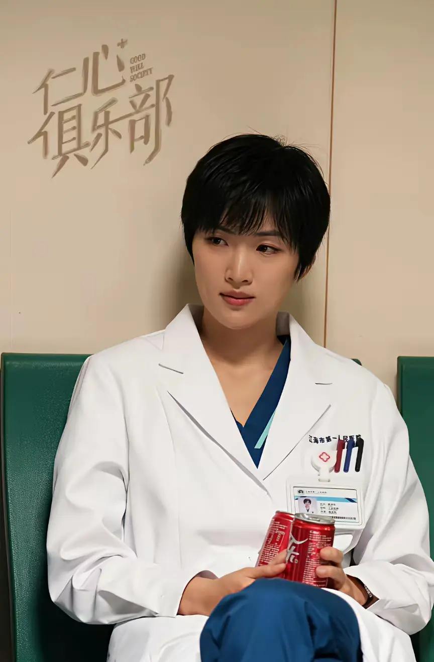 一觉醒来，姚安娜懵了
她要赢麻了
