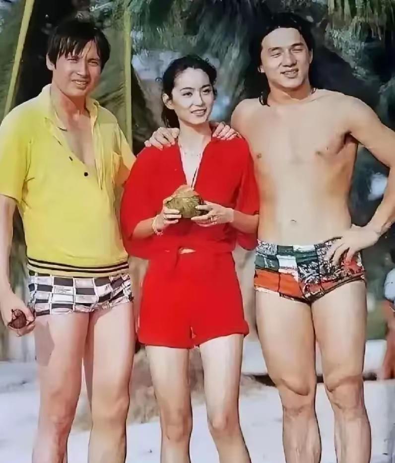 林青霞太美啦！红色的裙子，一双迷人的眼睛，给人一种独特的美感。
皮肤白皙透亮，仙
