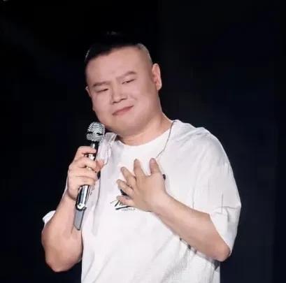 岳云鹏就是在走钢丝
网上吐槽岳云鹏的个人演唱会涉嫌虚假售票宣传，对退票者收取高价