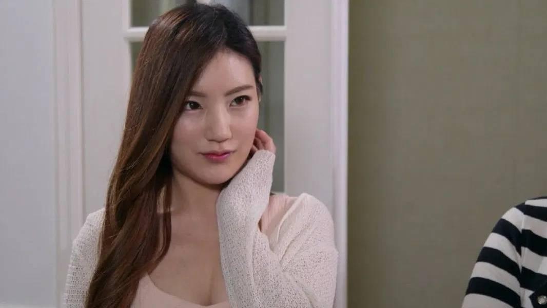 韩国伦理电影：《和表姐同居》