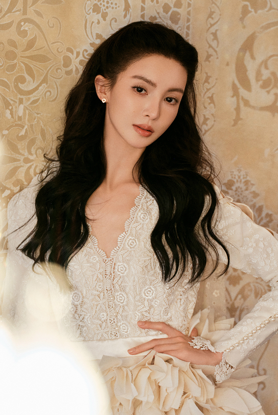 金晨油画少女穿搭 