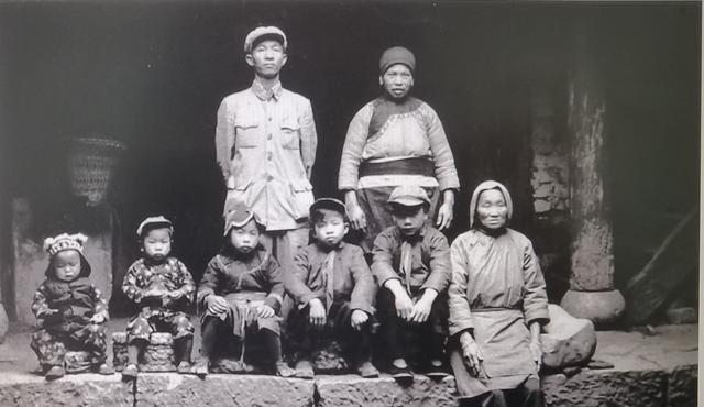 1987年，台湾老兵唐志平携太太回到山东老家，却把弟弟吓了一大跳，不敢相信自己的