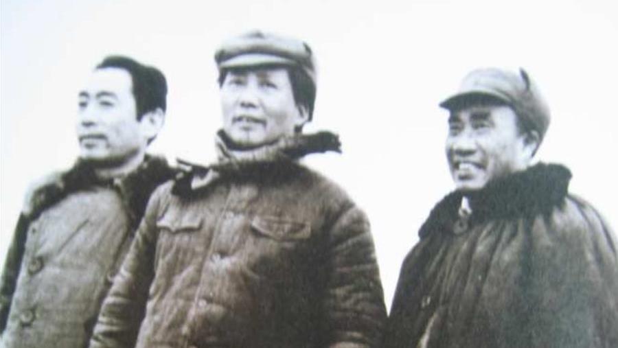 1951年，毛主席询问吴瑞林：为何在朝鲜的公路上炸石头？听后感叹