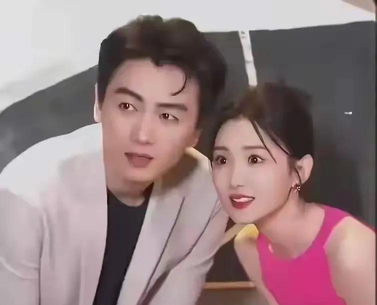 毛晓彤辟谣了和陈晓恋情，表示：“未婚且单身！”
今天网上莫名其妙传出来毛晓彤和陈