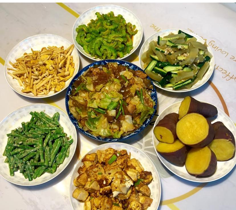 小姑子回来婆婆叫我多做点菜我做了这么多应该够了吧？婆婆今天上班，就叫我做，说她女