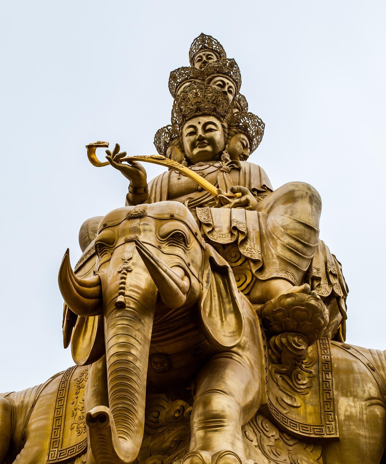 心本无累，累的是放不下的太多。人生是一段删繁就简的修行，摒弃消耗自己的事，远离一