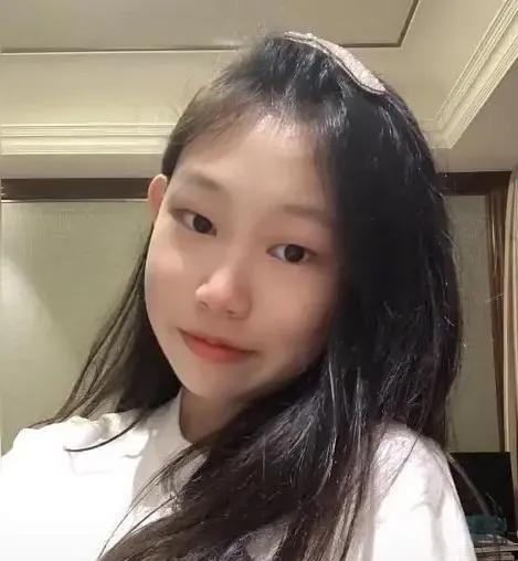 小沈阳女儿AlNA出道#小沈阳女儿# #沈佳润# #沈佳润变美# #明星脸女儿#