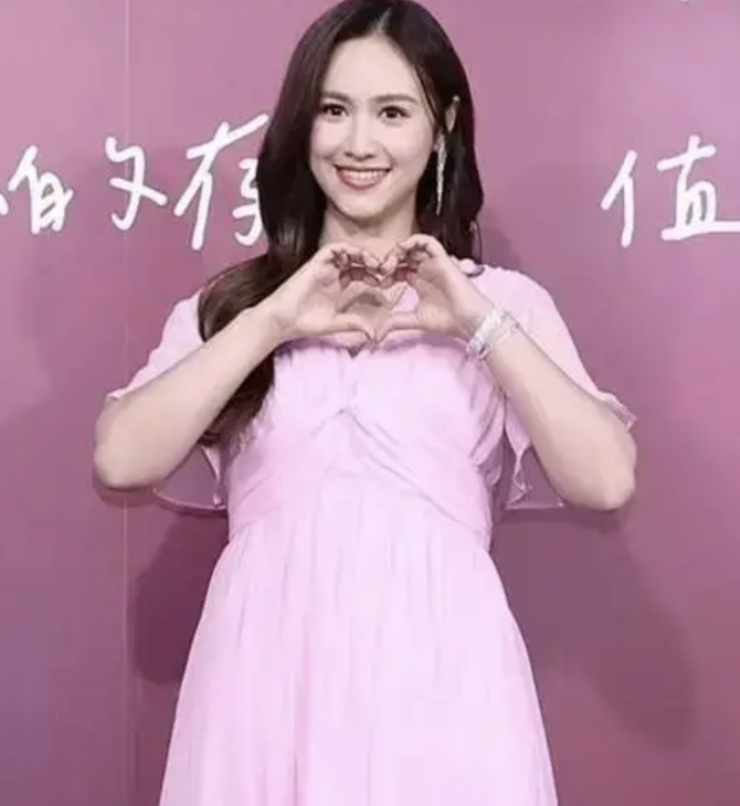  吴姗儒代班小S节目遇难题 否认入不敷出仍被黑料缠身
