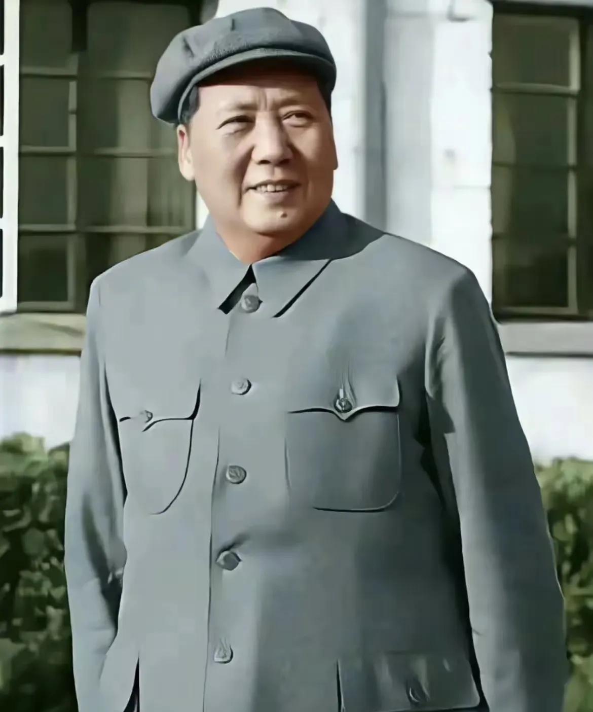 橘子洲头意纵横，书生壮志启新程。
挥毫尽写苍生愿，仗剑长驱正义旌。
湘赣秋收烽火