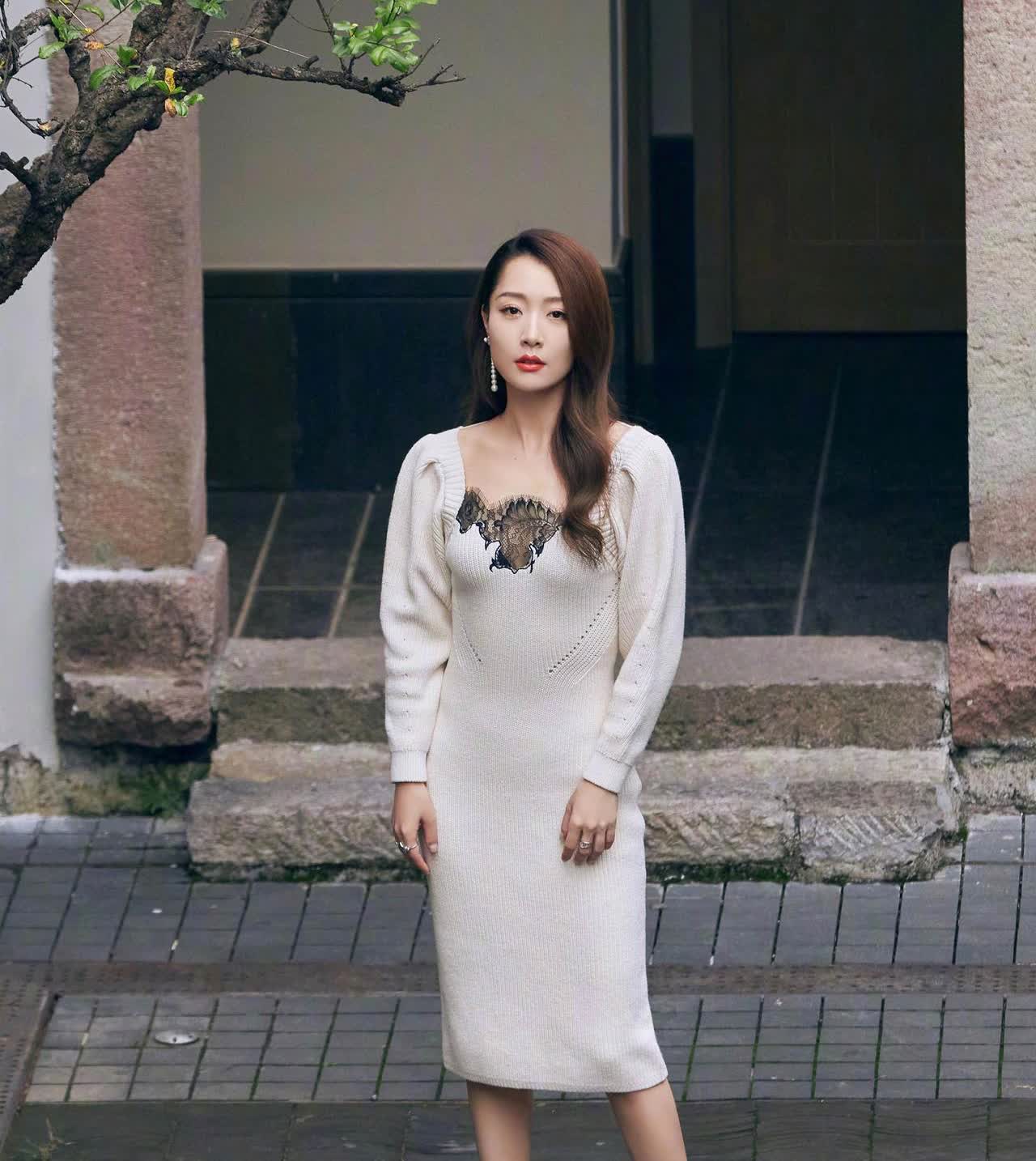 白冰，165cm，秋日暖阳下的迷人风情。