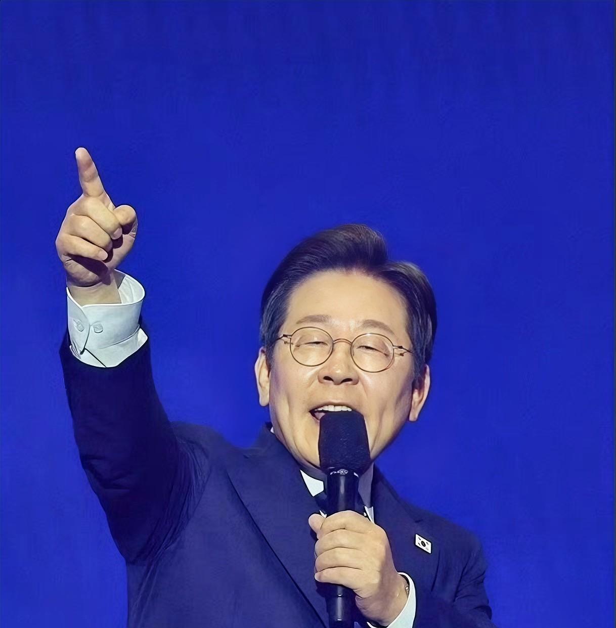 突发消息！李在明时隔三年再次正式成为韩国总统候选人！刚刚，韩国媒体发布快讯称，韩