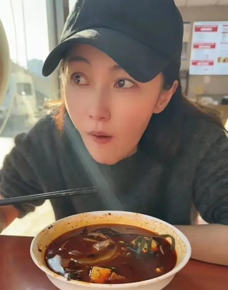 没错，这就是 37 岁的姚笛！被《演员请就位》删光镜头，含泪拍视频自揭伤疤：37