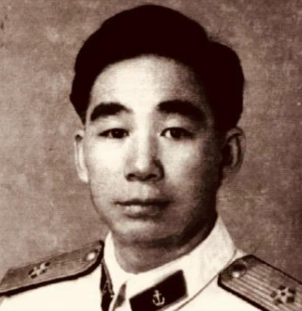 1951年，开国少将易耀彩带着妻子，回到阔别几十年的老家。没想到有位衣衫褴褛的女